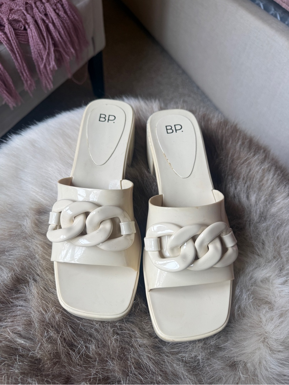 bp Cream Patent Chain-Link Slide Mules